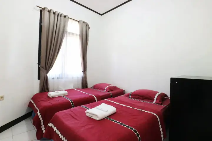 Сизаруа: Villa Aries Biru