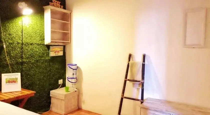 Блахбату: Barn N Bunk