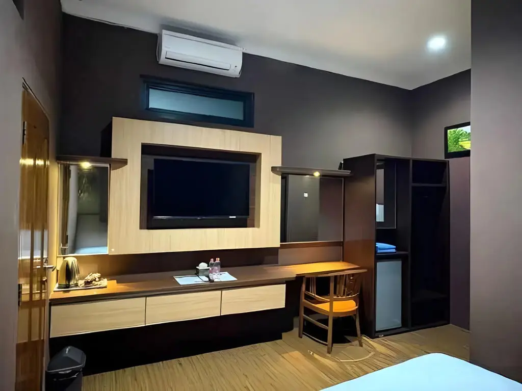 Караванг: Hotel Khalista