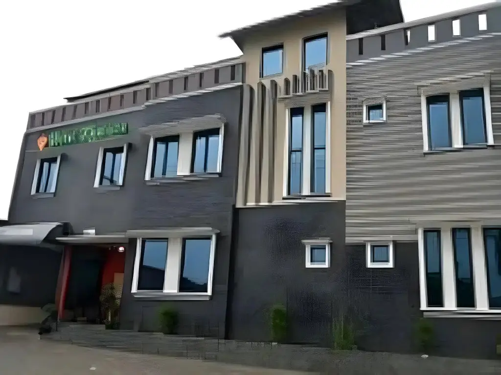 Караванг: Hotel Khalista