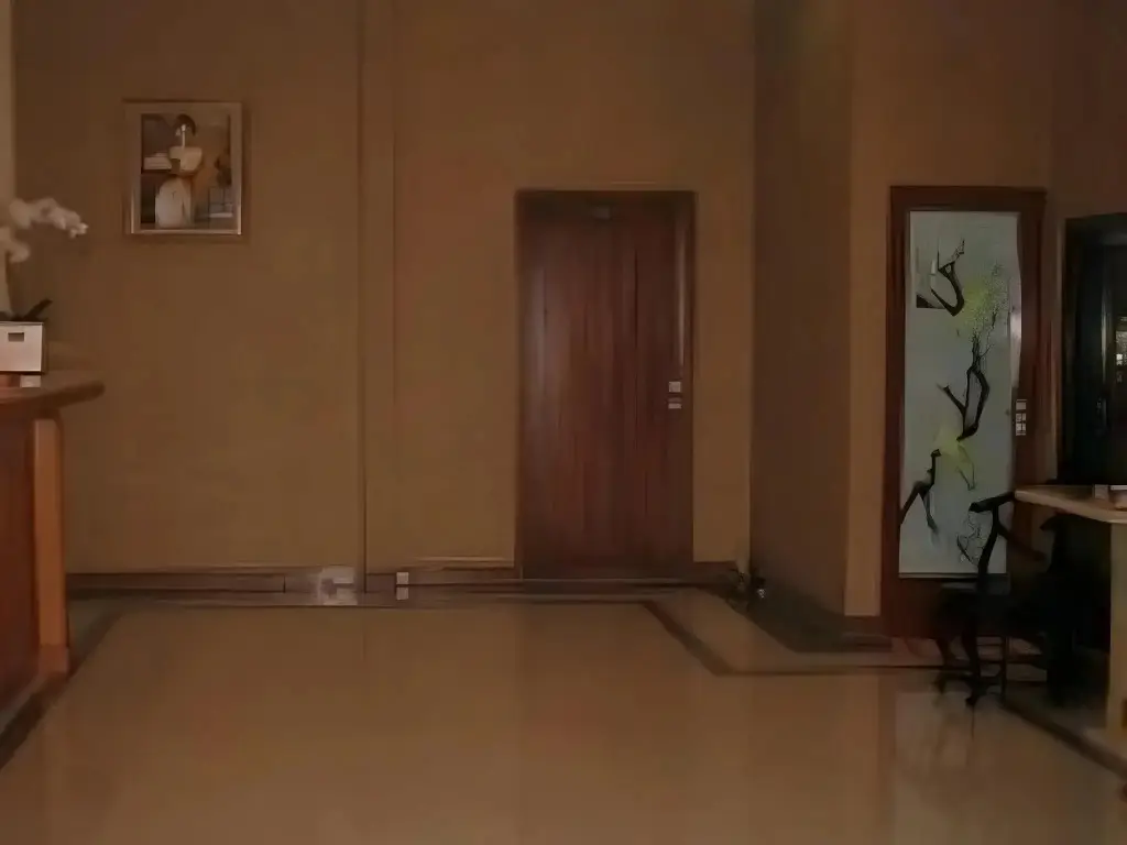 Караванг: Hotel Khalista