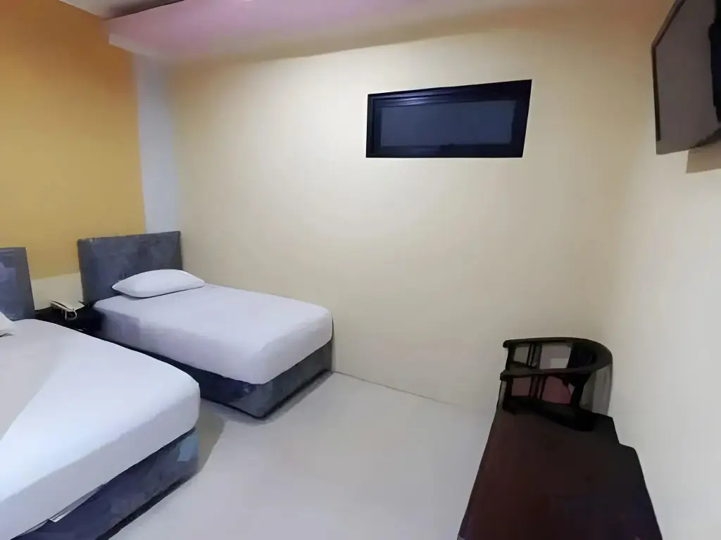 Караванг: Hotel Khalista