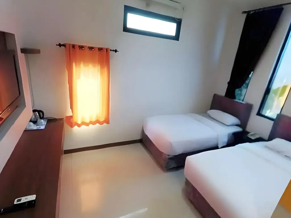 Караванг: Hotel Khalista