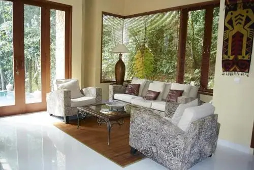 Сукарайя: Villa Amadaha