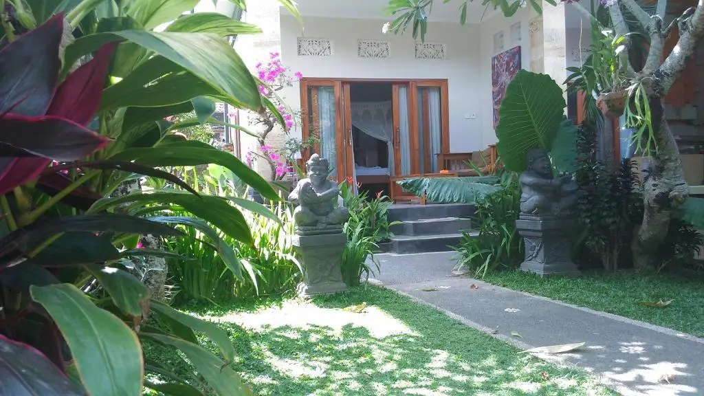 Suryadina Guest House — фото 1