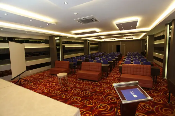 Макассар: WThree Premier Hotel