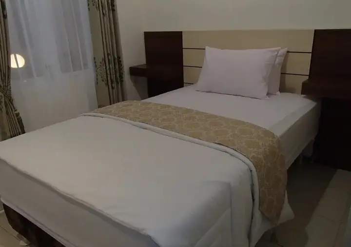 Бату: Shakila Guest House