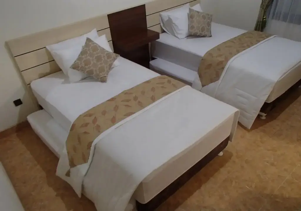 Бату: Shakila Guest House