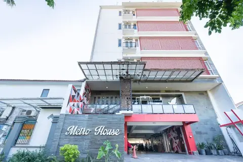 Metro House — фото 1