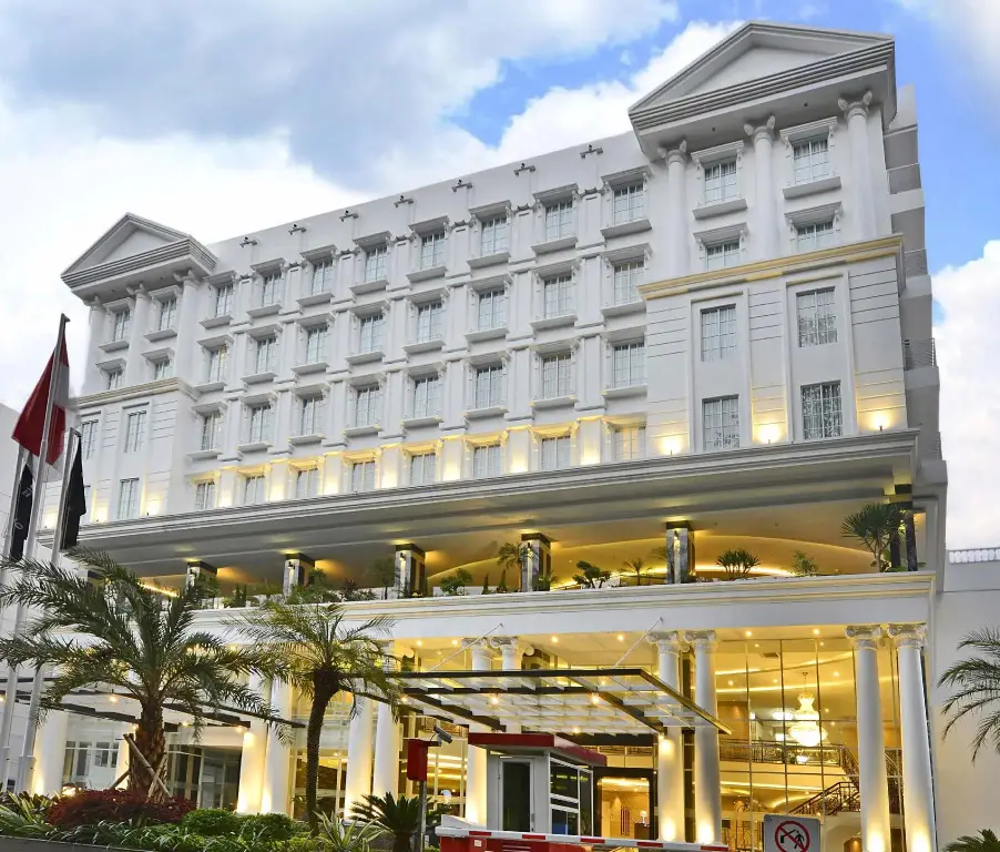 Grand Savero Hotel — фото 1
