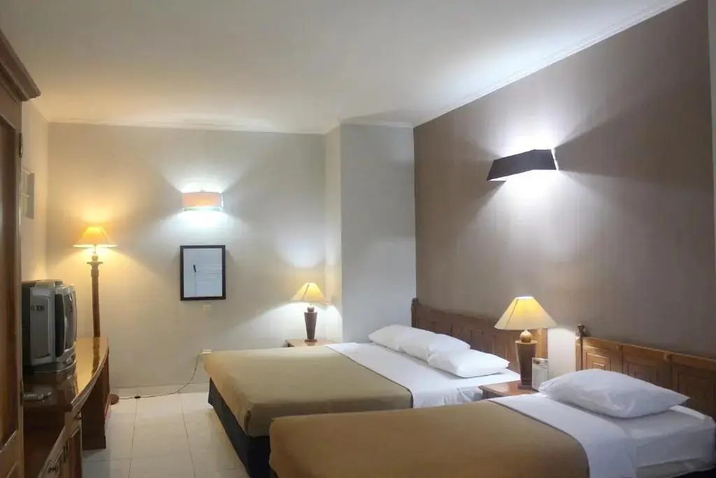 Джокьякарта: Hotel Winotosastro Garden