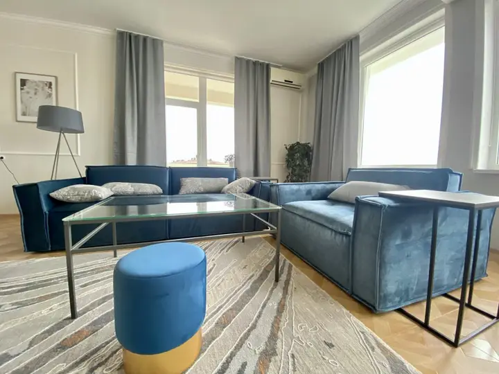 Сочи: Lux Etazh Pod Klyuch Apartments