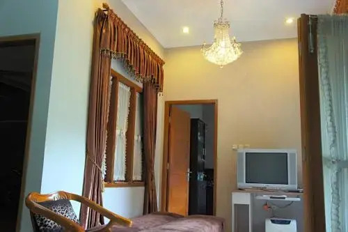 Паромпонг: Vila Gama 2B Syariah