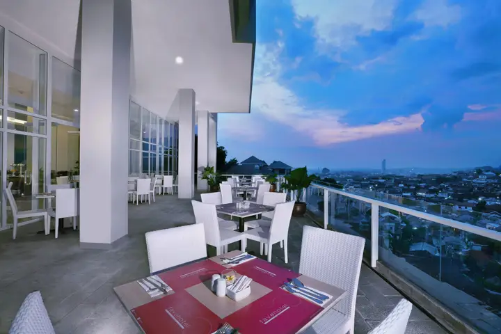 Семаранг: favehotel Simpang Lima Semarang