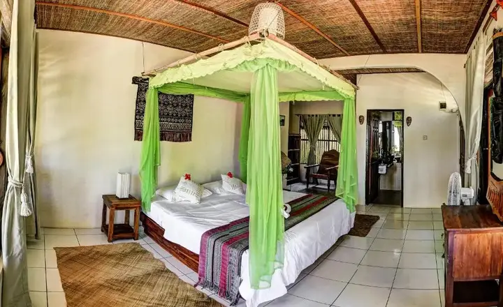 Немберала: Malole Surf House