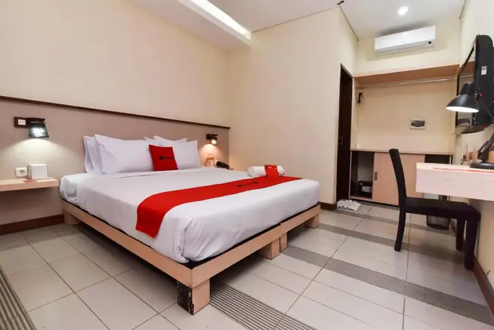 Кута: RedDoorz near Legian Street