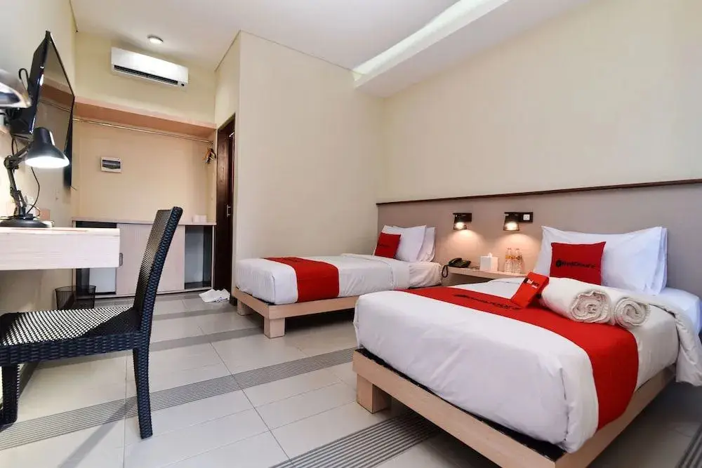 Кута: RedDoorz near Legian Street