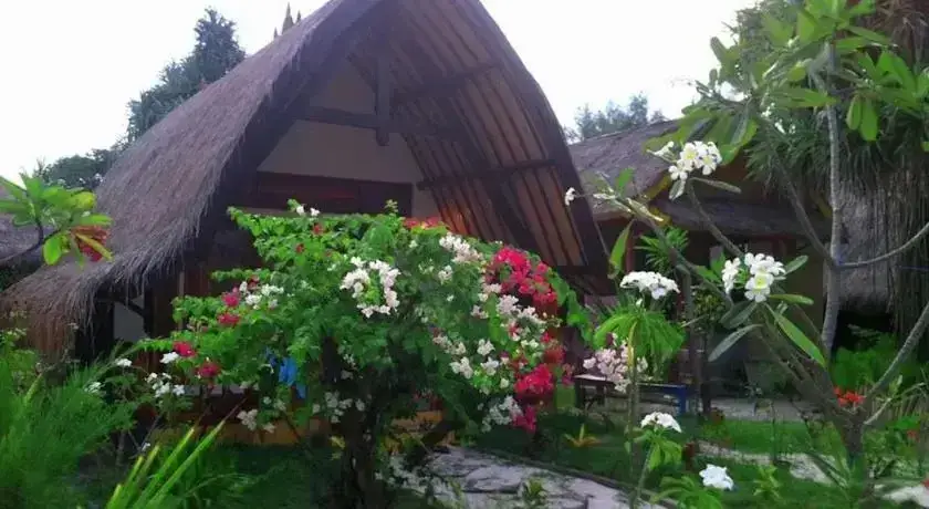 Гили Аир: Lucky's Bungalow and Bar