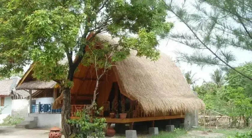 Гили Аир: Lucky's Bungalow and Bar
