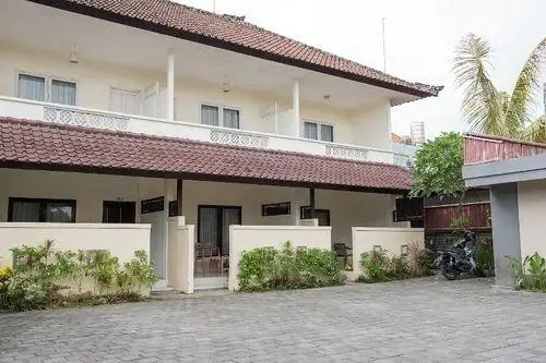 Чангу: RedDoorz near Batubelig Beach