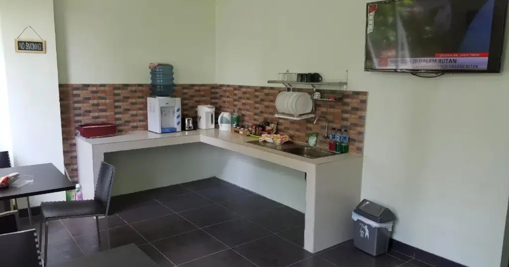 Манадо: RedDoorz Hostel @ Manado Green Hostel