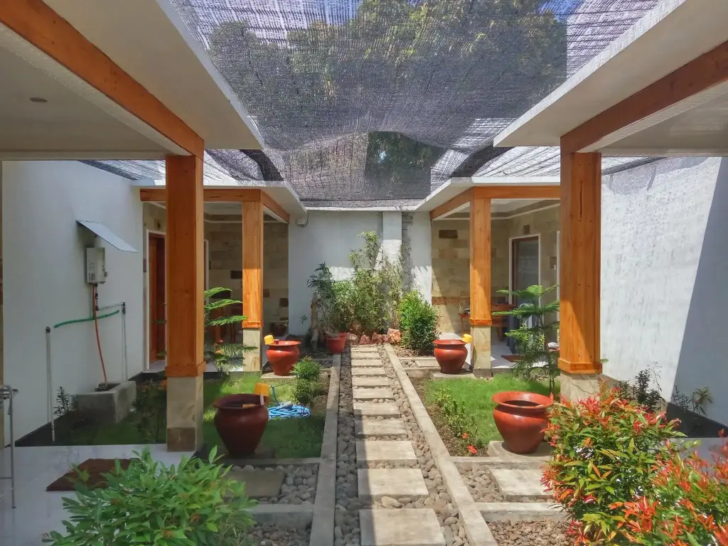 Гили Аир: Rumah Amel