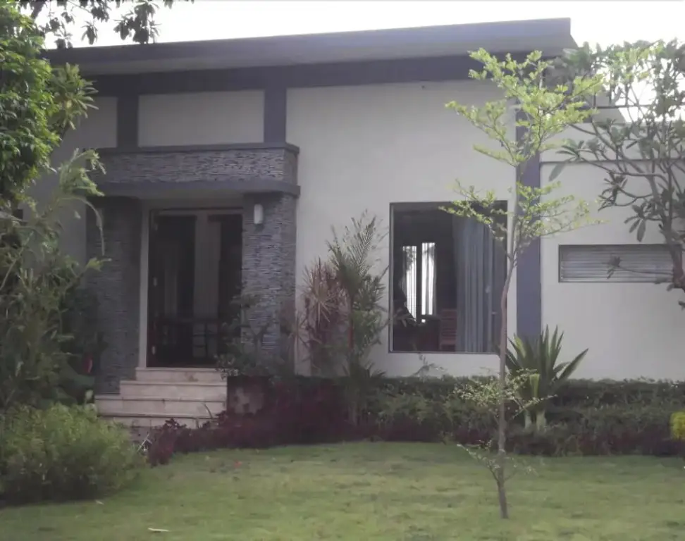 Матарам: Villa Indah Batu Layar