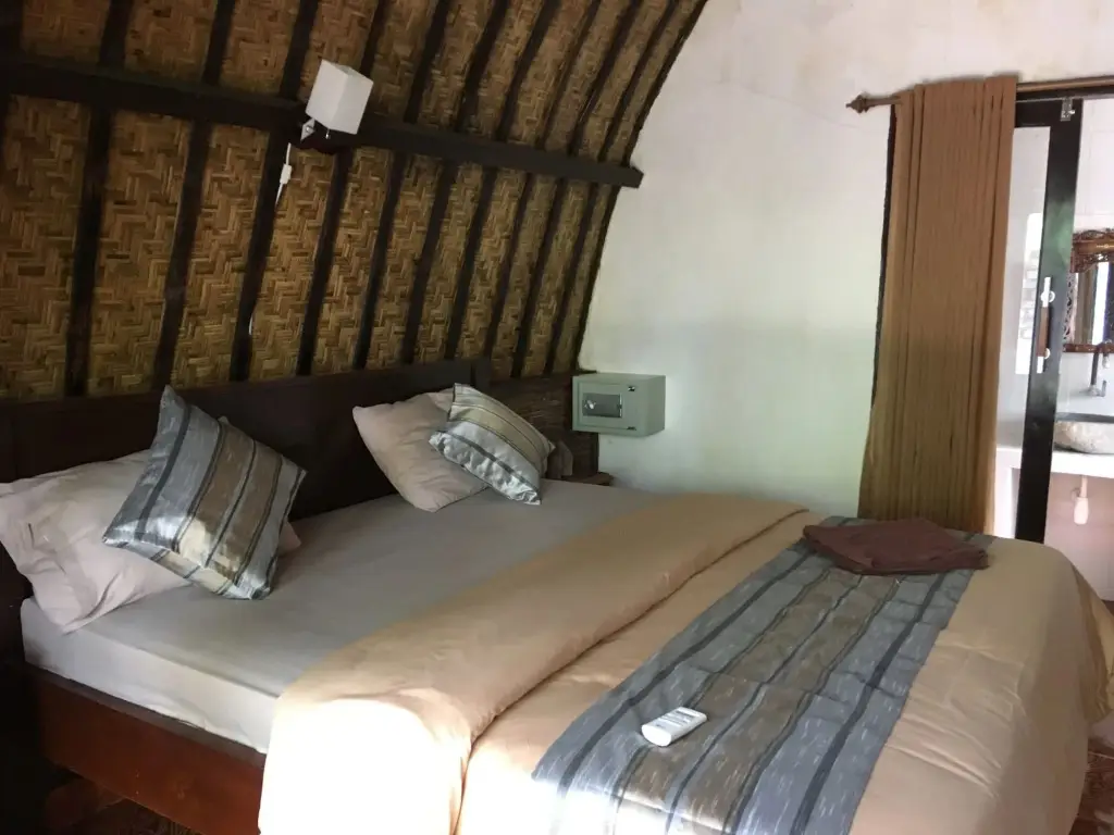 Гили Траванган: Warna Beach Hotel