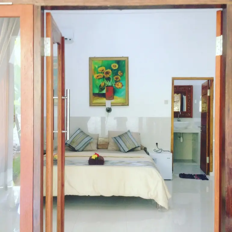 Гили Траванган: Warna Beach Hotel