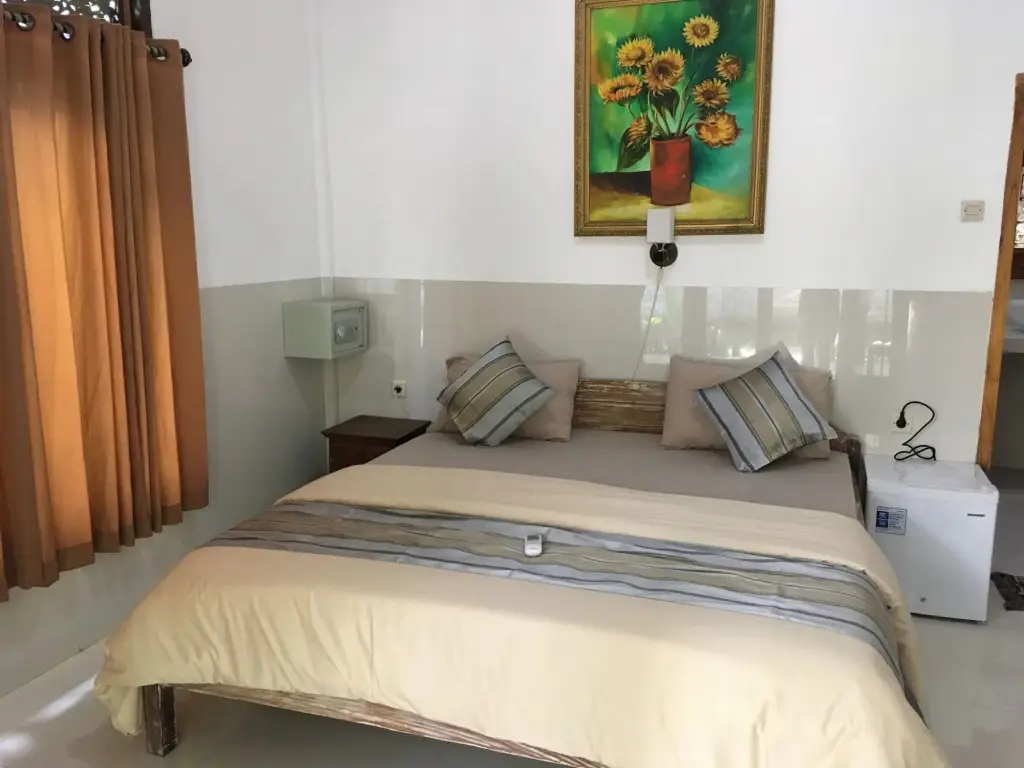 Гили Траванган: Warna Beach Hotel