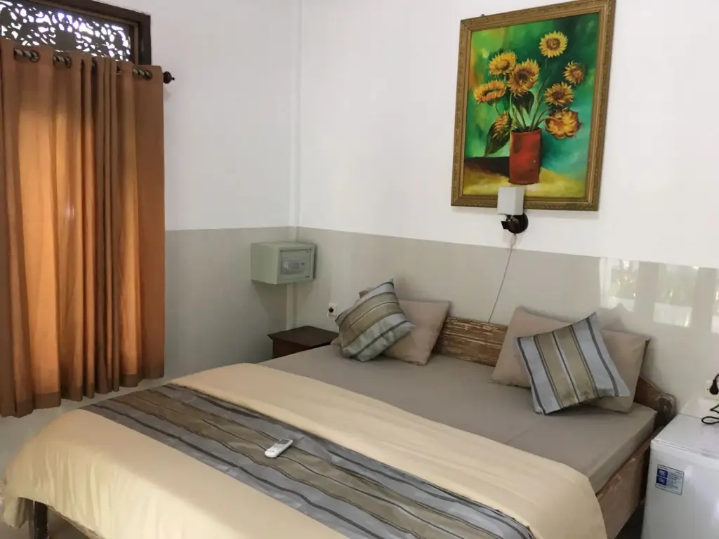 Гили Траванган: Warna Beach Hotel