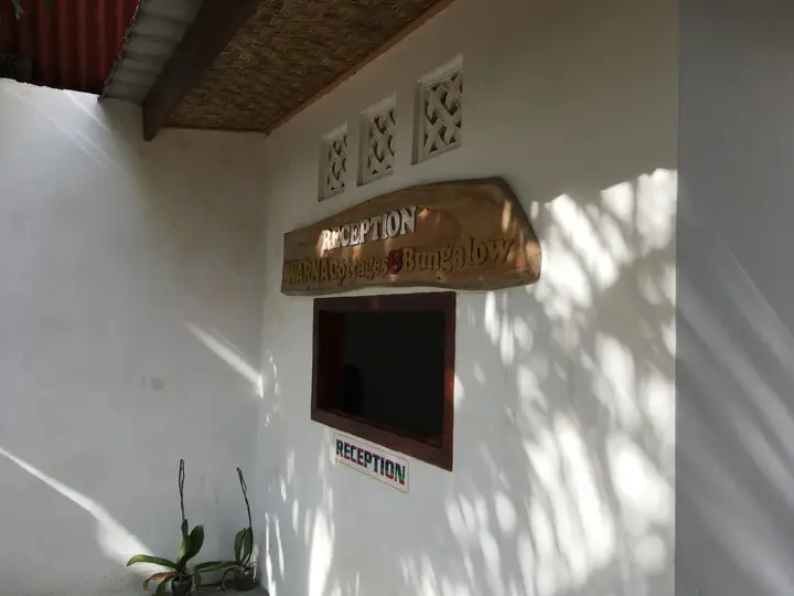 Гили Траванган: Warna Beach Hotel