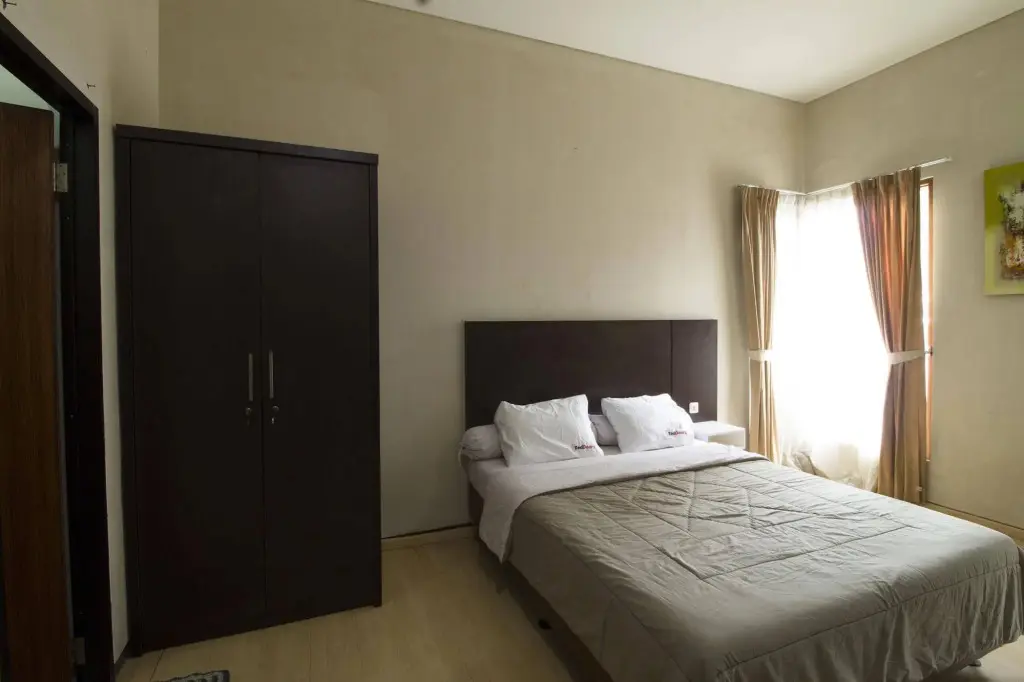 Джакарта: RedDoorz near Pejaten Village