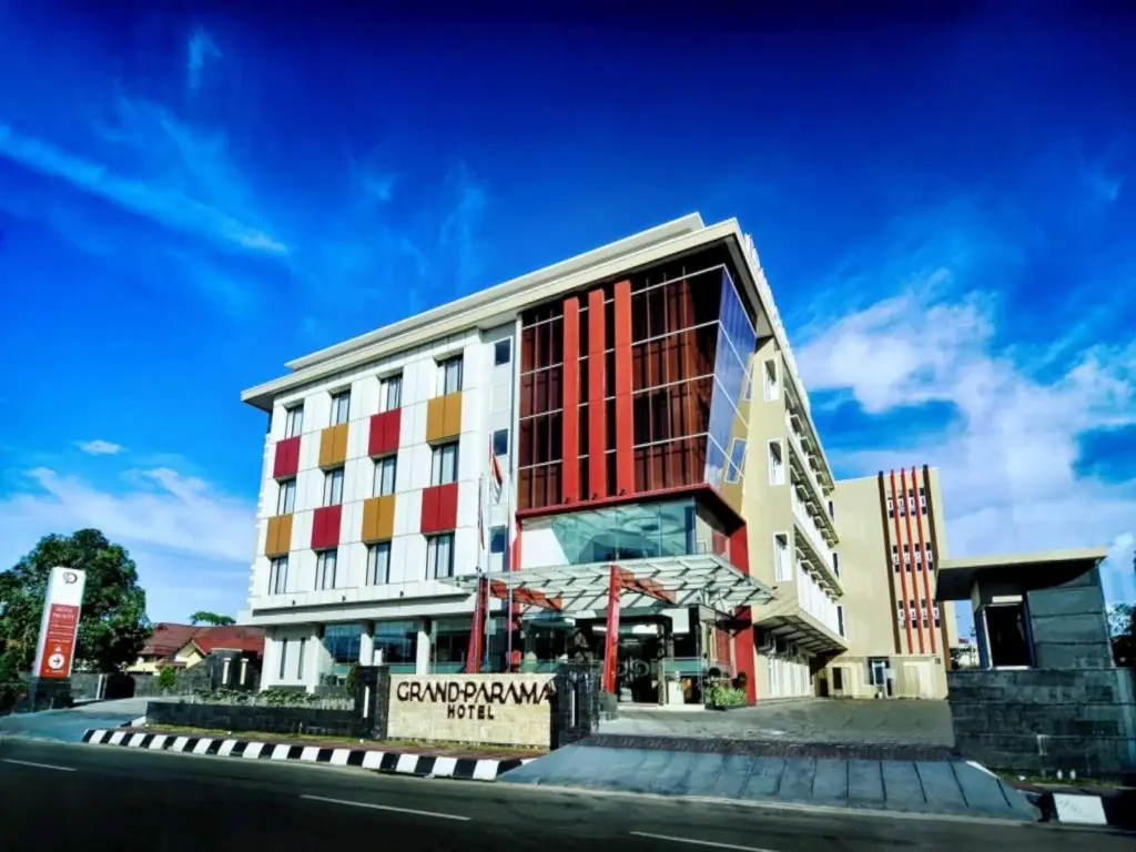Танджунг Редеб: Grand Parama Hotel