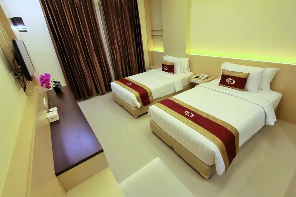 Танджунг Редеб: Grand Parama Hotel