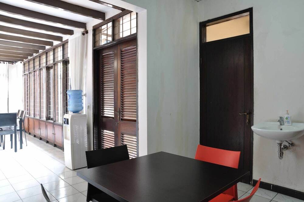 Бандунг: RedDoorz Plus near Riau Street 2