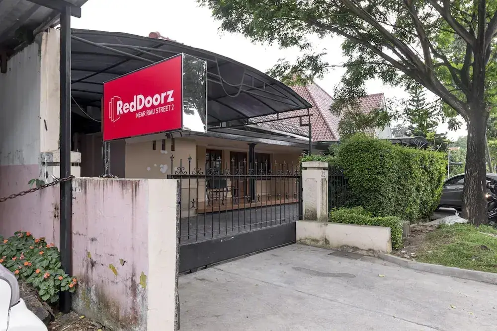 RedDoorz Plus near Riau Street 2 — фото 1