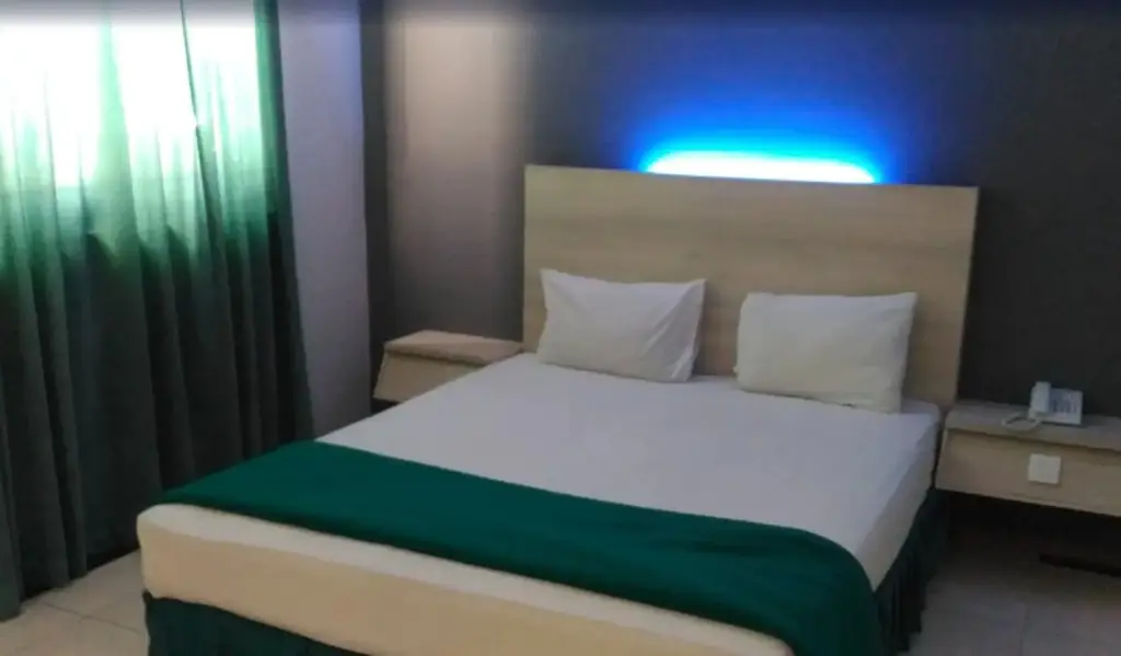 Мадиун: Hotel Kharisma