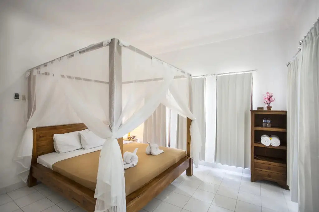 Лембонган-Айленд: Linda Beach Hotel