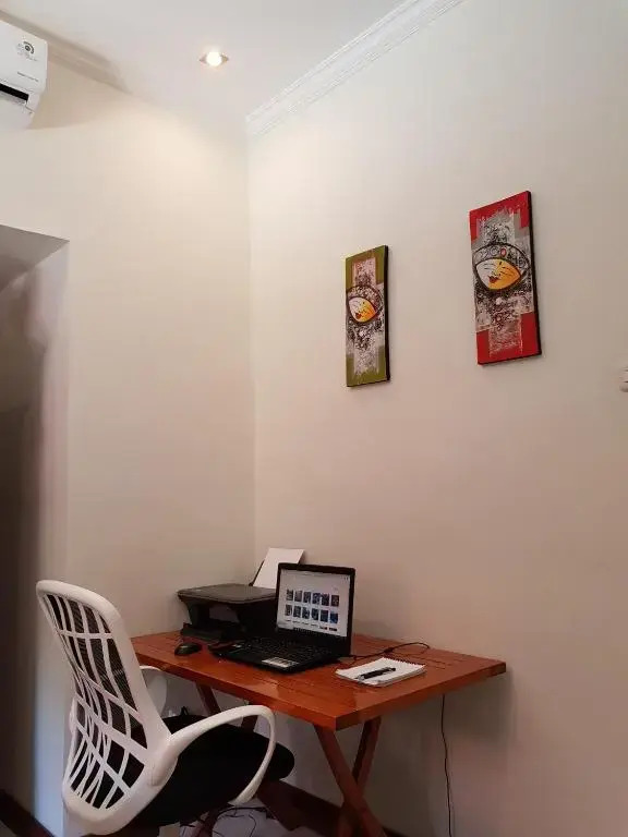 Амлапура: Dennis Holiday Bungalow