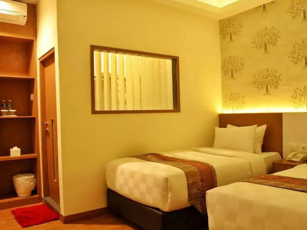 Паданг: Deivan Hotel