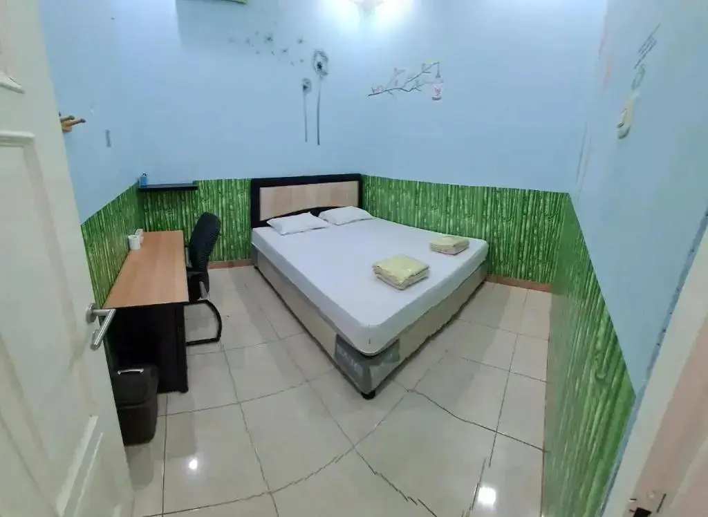 Тангеранг: Traveller Home