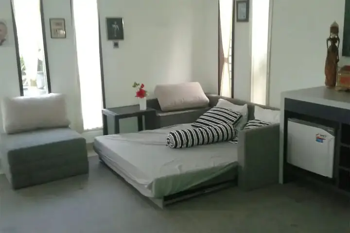 Матарам: Rumah Putih Abu Abu