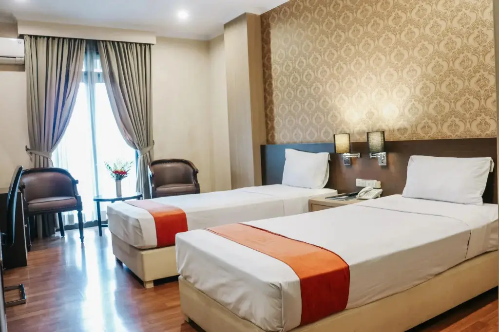 Суракарта: The Amrani Syariah Hotel