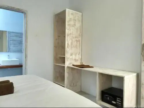 Гили Траванган: M Gili