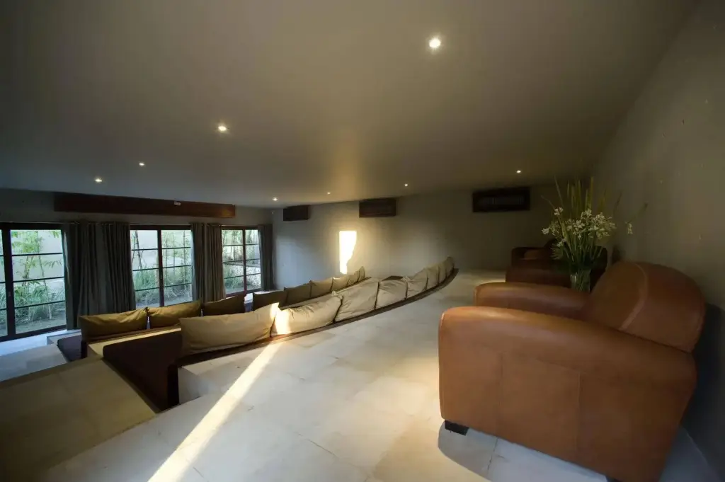 Переренан: Villa Mary