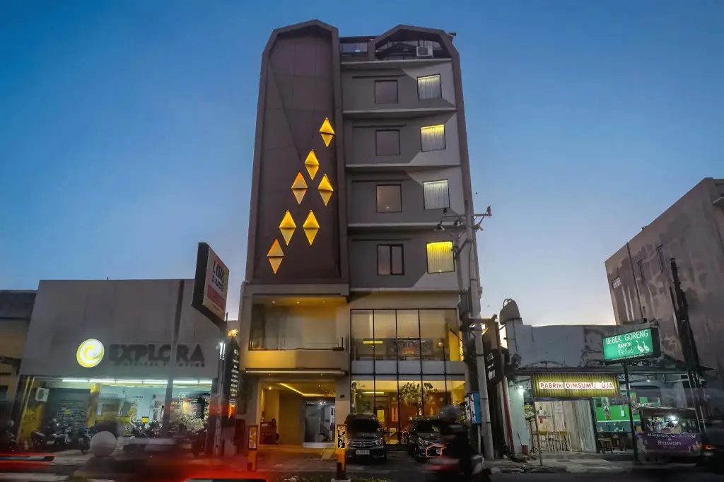 Yellow Star Hotel Gejayan — фото 1