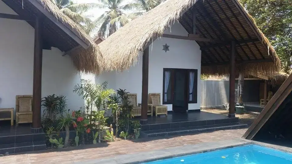 Гили Траванган: Black & White Cottages