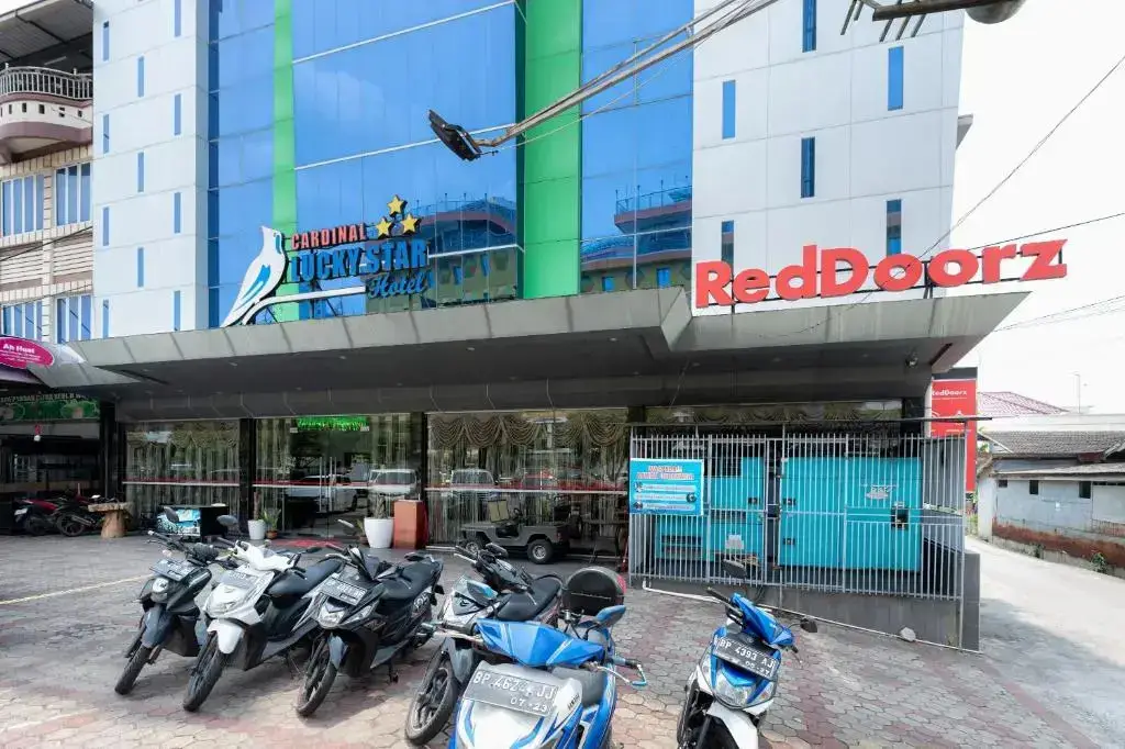 RedDoorz Premium near Grand Batam Mall — фото 1