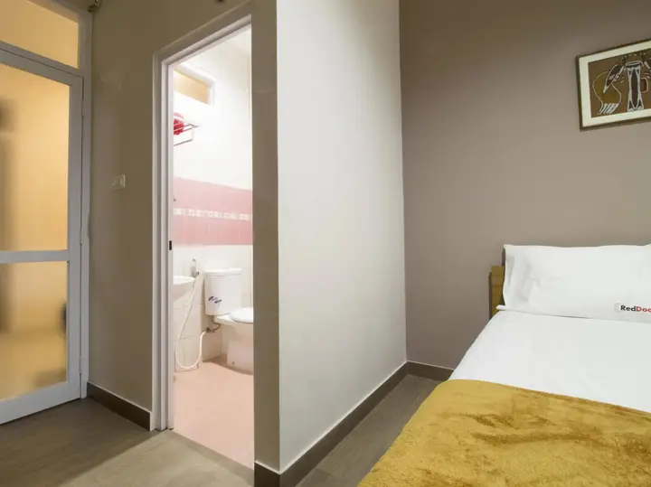 Бандунг: RedDoorz @ Gegerkalong Tengah